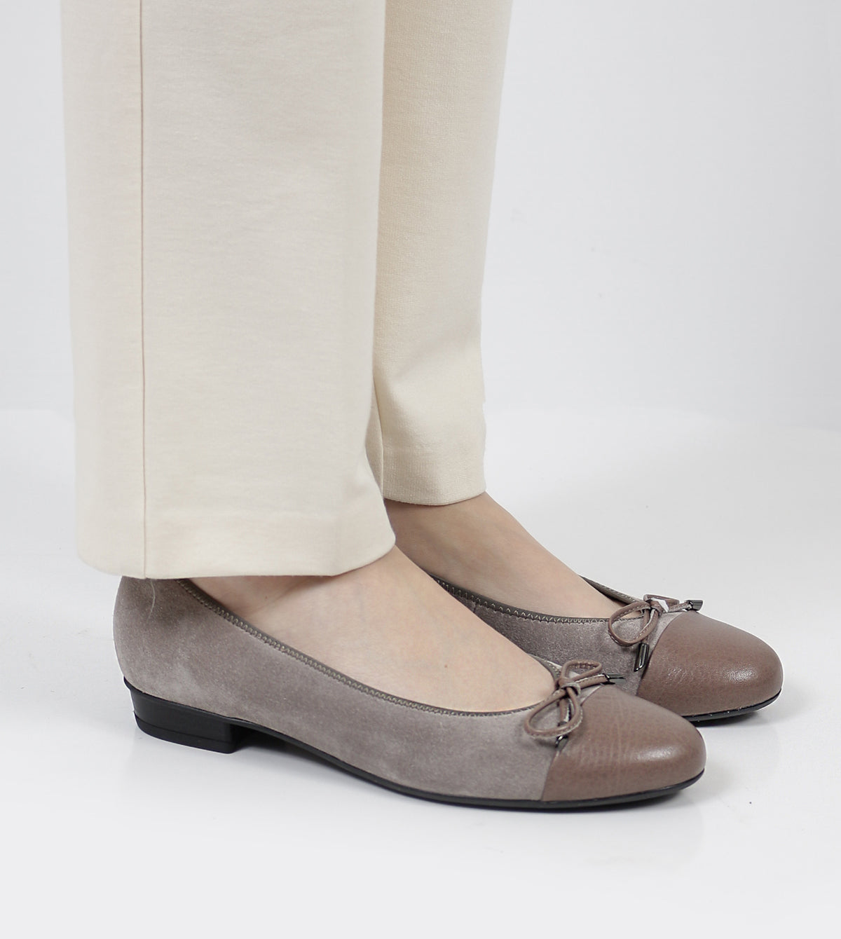 Hawa Courtshoes by Ara