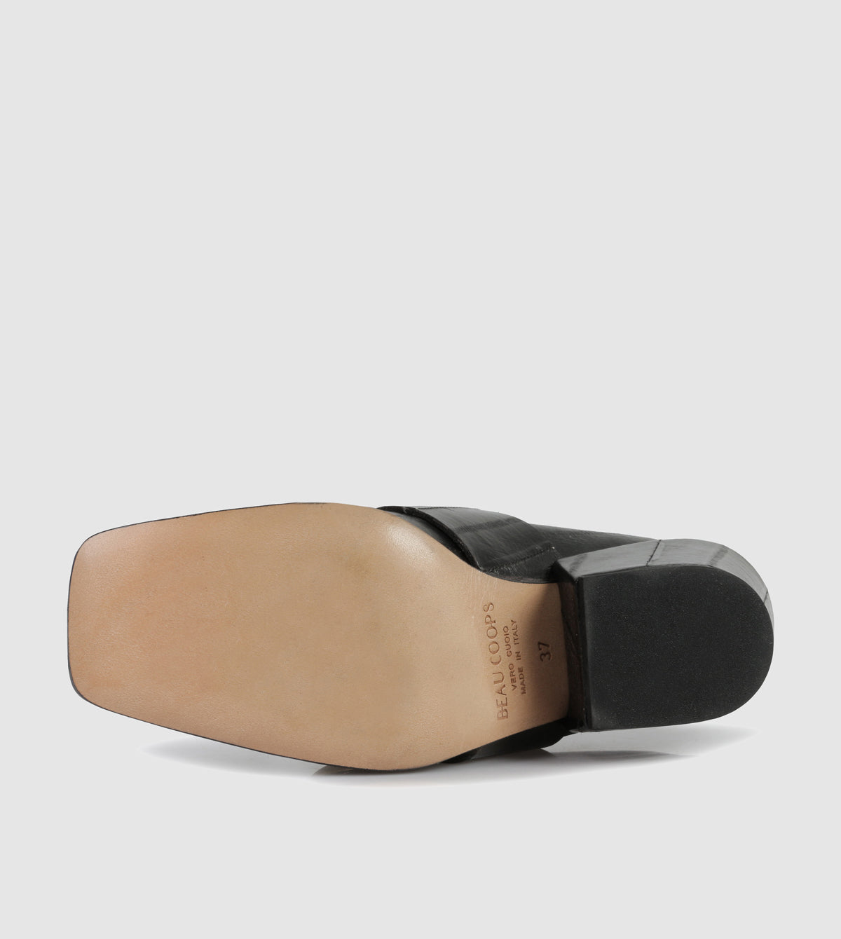 Frana Courtshoes by Beau Coops