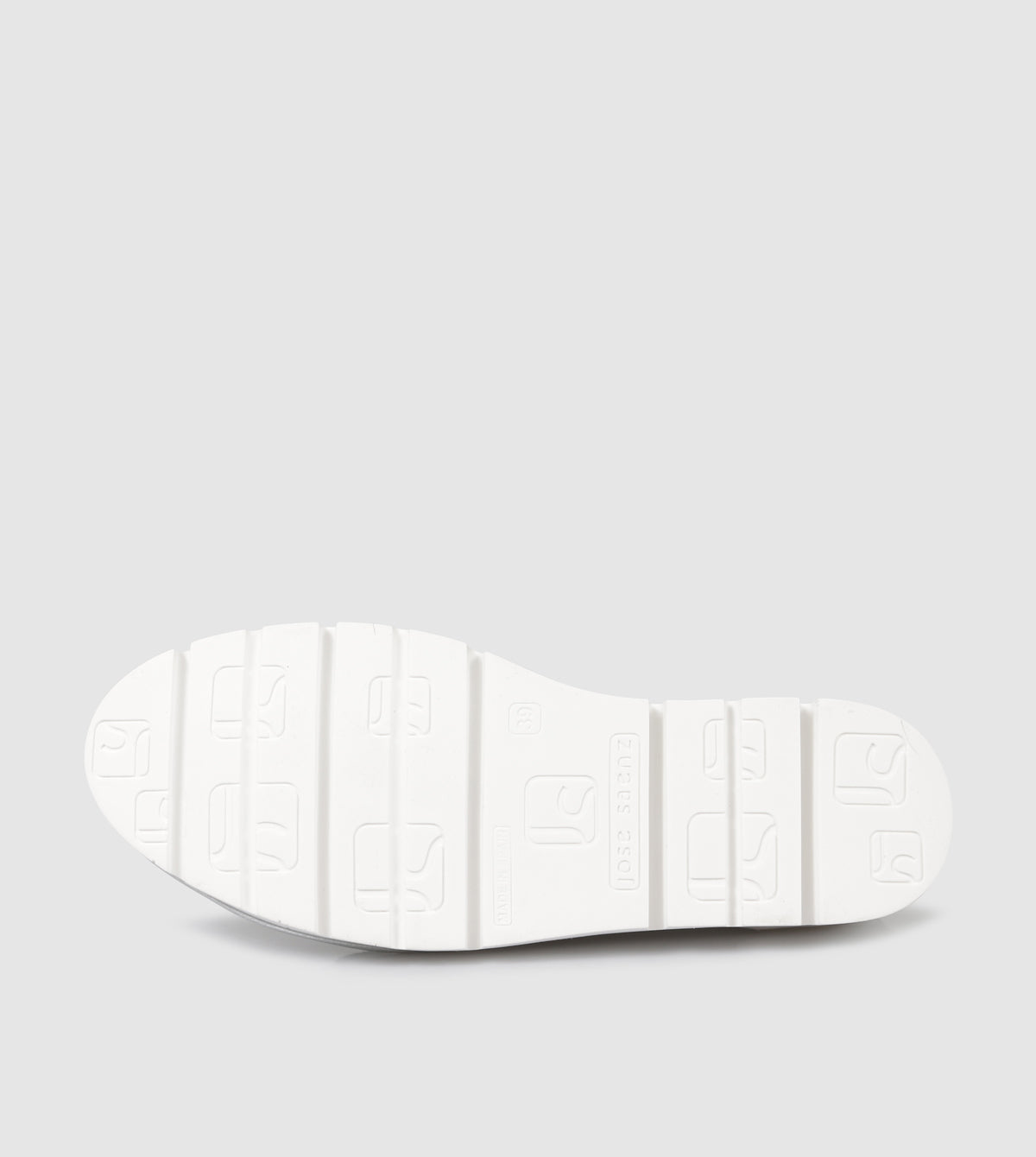 Dersey Low Top Sneakers by Neo