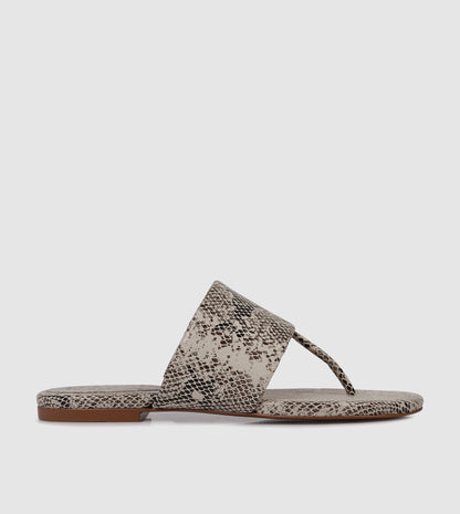 Shabana Flat Sandals by Sempre Di By Guilhermina