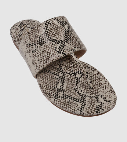 Shabana Flat Sandals by Sempre Di By Guilhermina