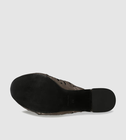 Maelis Mules by Beau Coops