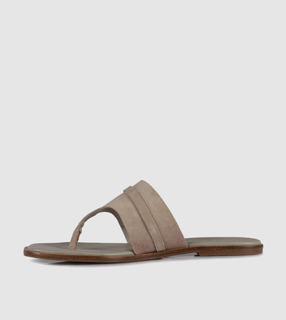Jesmyn Flat Sandals by Sempre Di
