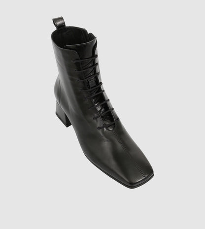 Jazlyn Ankle Boots by Sempre Di