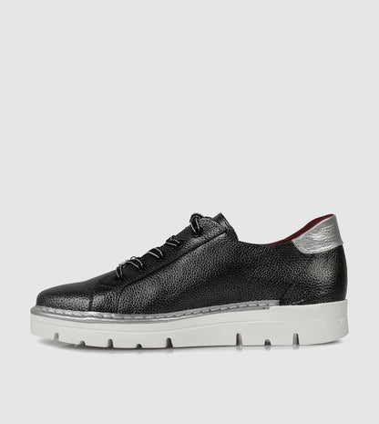 Dersey Low Top Sneakers by Neo