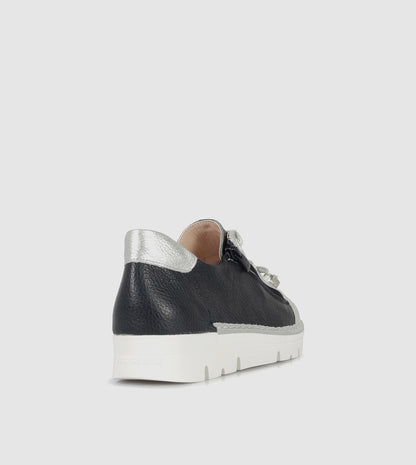 Dersey Low Top Sneakers by Neo
