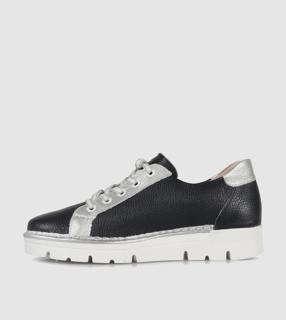 Dersey Low Top Sneakers by Neo